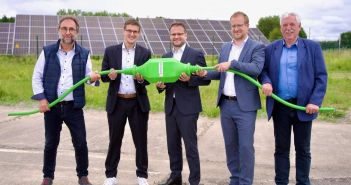 Goldbeck Solar und RheinEnergie eröffnen Solarpark (Foto: GOLDBECK SOLAR)